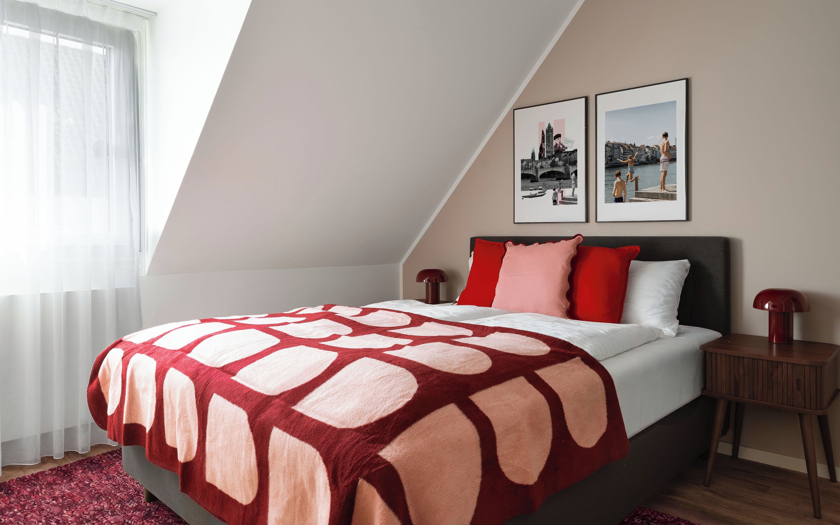 Suíte, 1 quarto | Individualmente decorados, individualmente mobiliados, escrivaninha