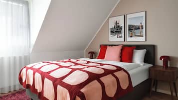 Suíte, 1 quarto | Individualmente decorados, individualmente mobiliados, escrivaninha
