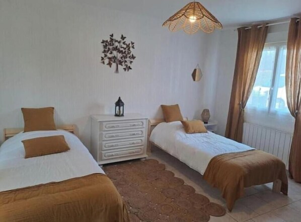 2 bedrooms, iron/ironing board, travel crib, free WiFi