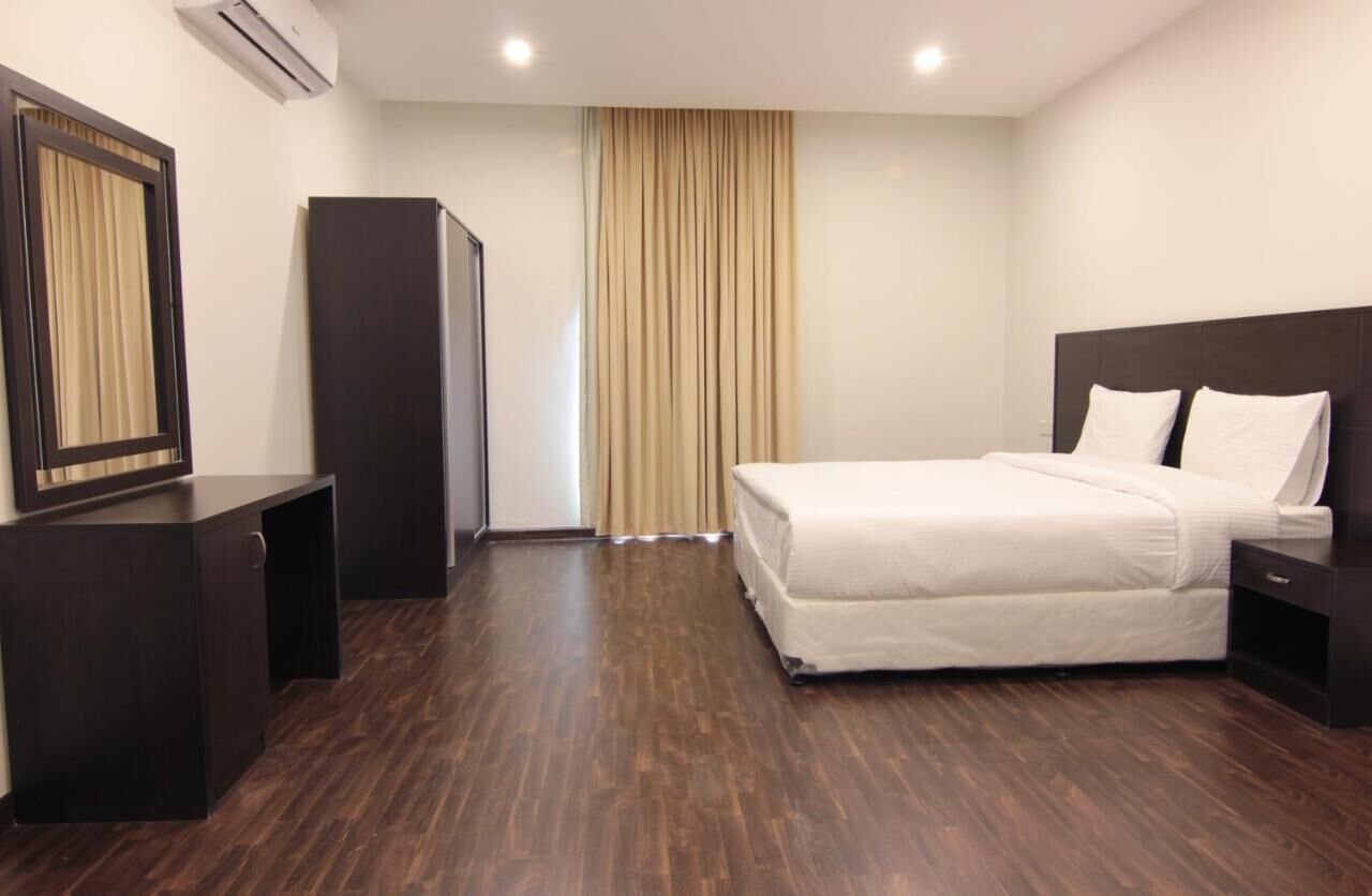 Egyptian cotton sheets, premium bedding, soundproofing