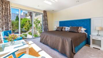 5 bedrooms, iron/ironing board, WiFi, bed sheets