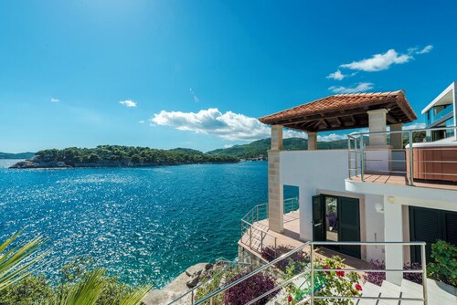  Villa Key private sea access and great views of the Adriatic sea 