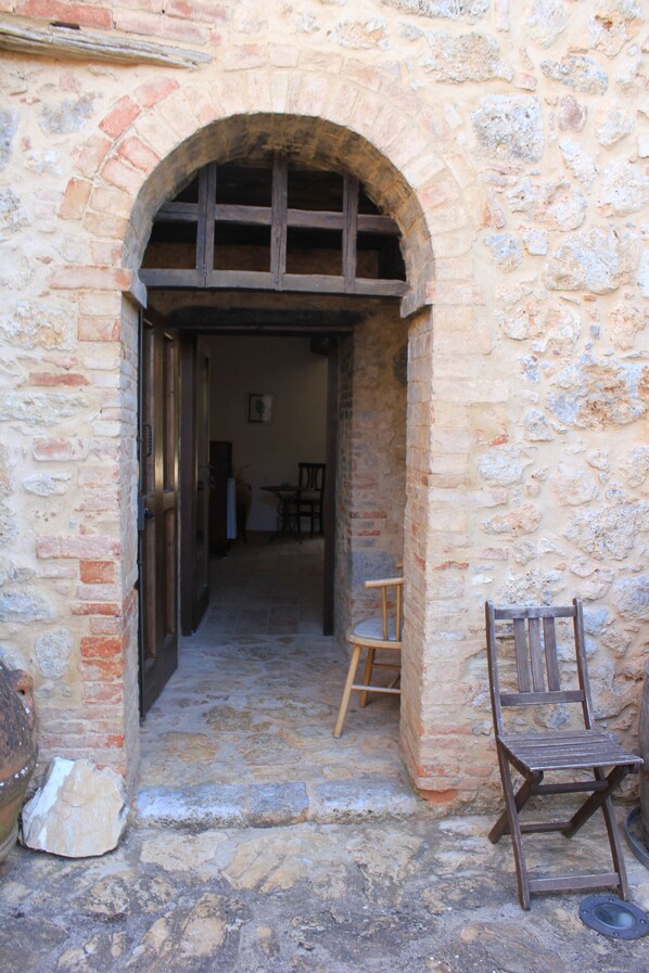 Exterior - Sunflower Room (Toscana)