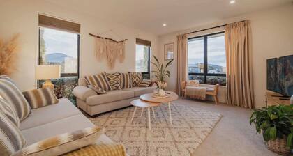 Sunlit Sanctuary with Private Patio in Wigram