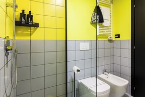 Shower, towels, soap, shampoo - CX Trieste Giulia (Trieste)