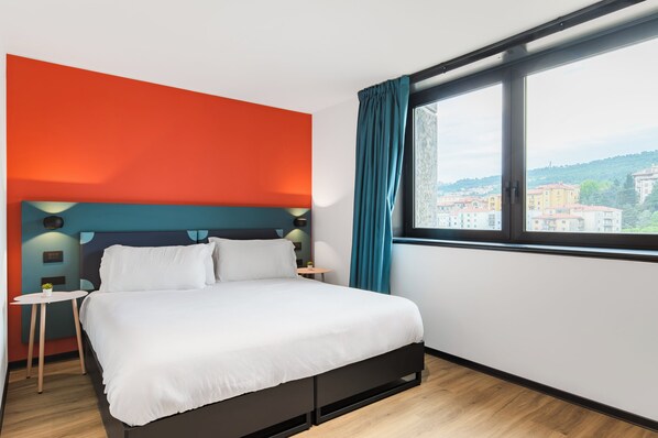 Desk, free WiFi, bed sheets