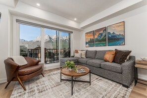 Una Smart TV, una chimenea