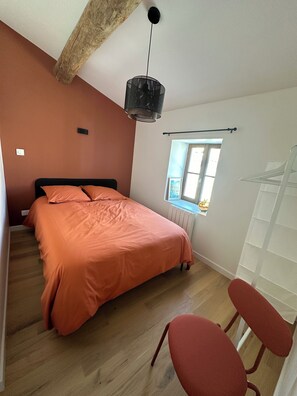 2 bedrooms, WiFi, bed sheets