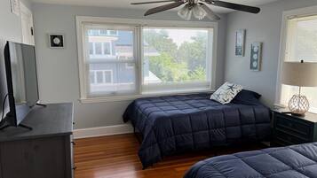 3 bedrooms, desk, iron/ironing board, WiFi
