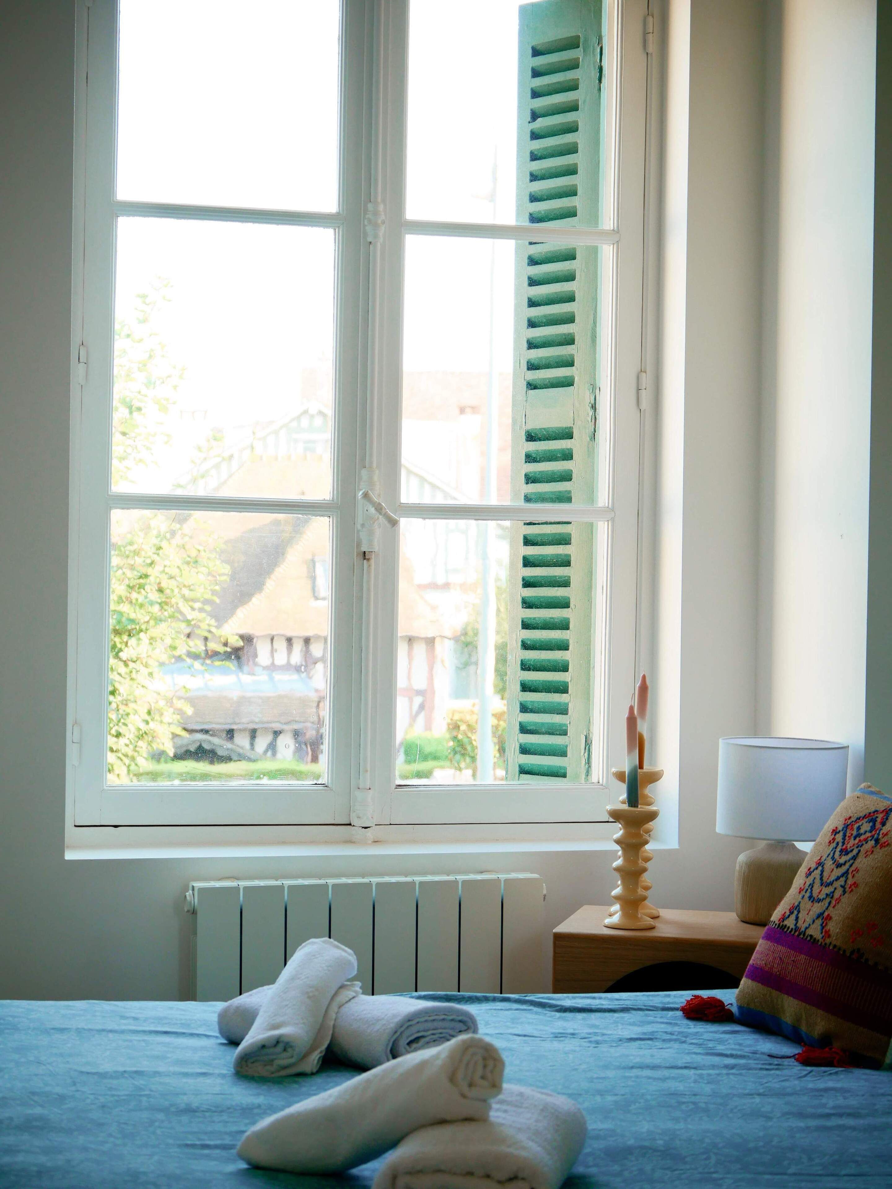 2 soverom, skrivebord, strykejern/-brett og wi-fi