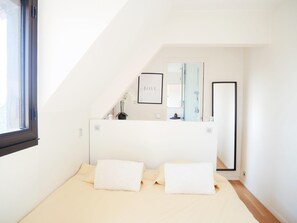 1 bedroom, iron/ironing board, WiFi, bed sheets - Deauville - Ultra Centre, Balcon & Luxe Moderne (Deauville)