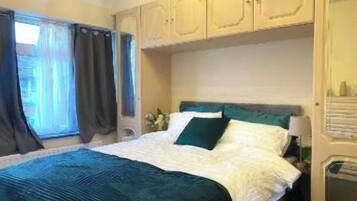 House | 3 bedrooms, iron/ironing board, free WiFi, bed sheets