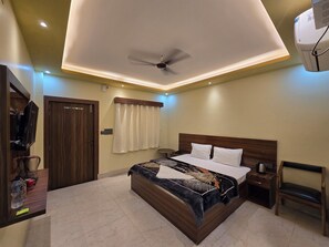 Basic Double Room | Desk, free WiFi, bed sheets - Siyaram kunj Hotel (Faizabad)