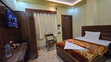 Basic Single Room, 1 Twin Bed | Desk, WiFi (free), bed sheets
