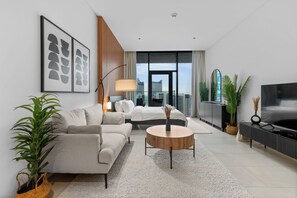 Deluxe studio, balkon, uitzicht op het water | Een strijkplank/strijkijzer, gratis wifi