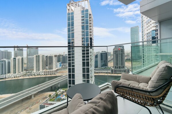 Deluxe Studio, Balcony, Canal View | Balcony