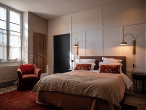 9 bedrooms, in-room safe, desk, iron/ironing board