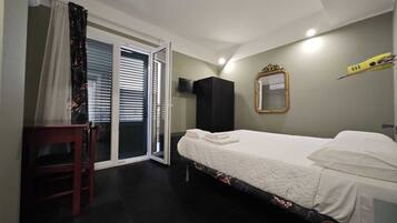 3 bedrooms, desk, travel crib, free WiFi