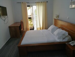 Standard Double Room, Beach View | Iron/ironing board, free WiFi - Hotel De L'Océan (Kribi)