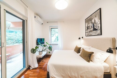 Elegant Rome Stay - Balcony, Netflix, Fast Wi-Fi & Nature