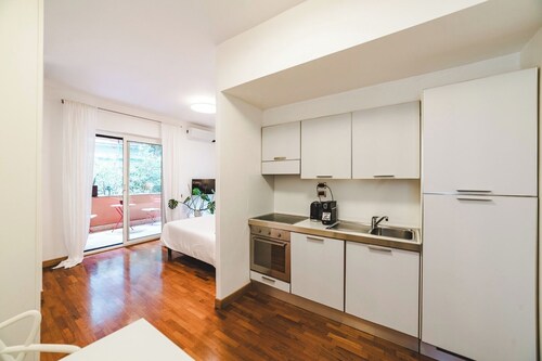 Elegant Rome Stay - Balcony, Netflix, Fast Wi-Fi & Nature