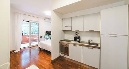 Elegant Rome Stay - Balcony, Netflix, Fast Wi-Fi & Nature