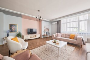 Luxury Apartment, Park View | Living area