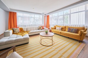 Luxury Apartment, 3 Bedrooms, City View | Living area