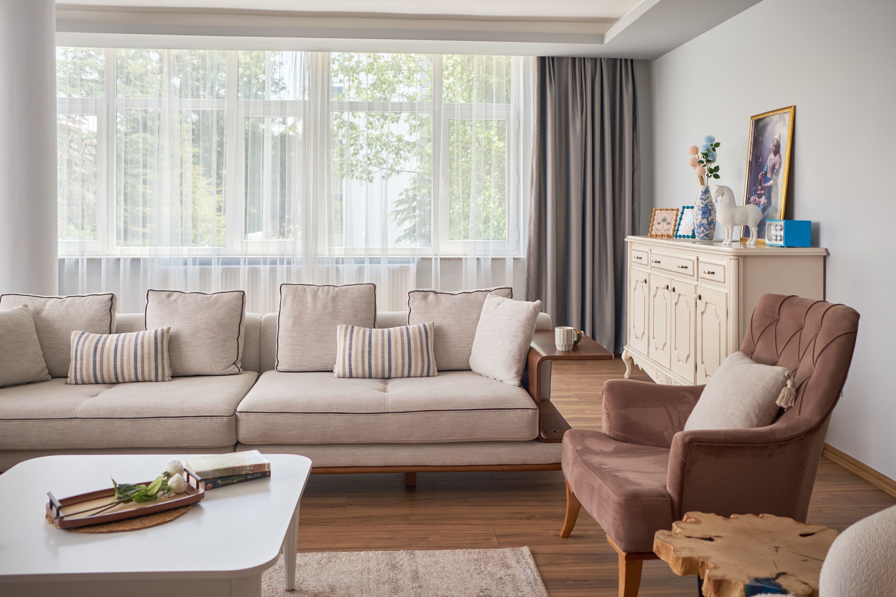 Luxury Apartment, Park View | Living area