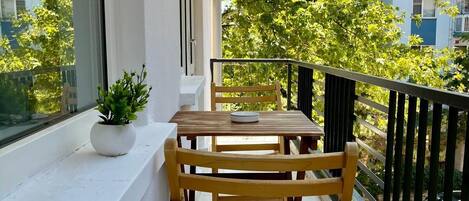 Departamento de lujo, 3 habitaciones, balcón, vista a la ciudad | Terraza o patio