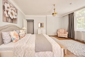 Luxury Apartment, Park View