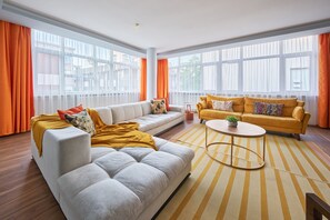 Luxury Apartment, 3 Bedrooms, City View