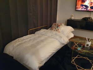 1 室のベッドルーム、WiFi、ベッドシーツ