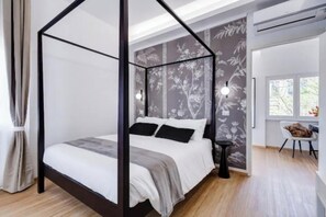 4 bedrooms, desk, iron/ironing board, travel crib