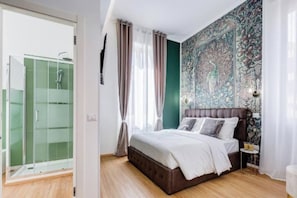 4 bedrooms, desk, iron/ironing board, travel cot - Historic 4-Suite Villa with Lush Gardens and Luxurious Hall in Rome






 (Roma)