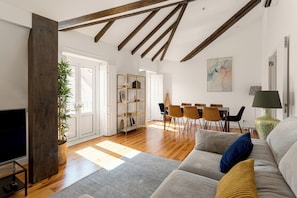 Living area - Central Lisbon 3 Bedroom Duplex With Elevator & AC (Lisboa)