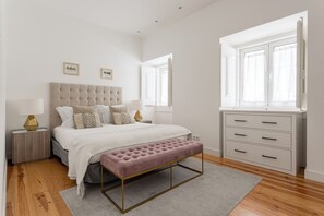 3 bedrooms, iron/ironing board, WiFi, bed sheets - Central Lisbon 3 Bedroom Duplex With Elevator & AC (Lisboa)