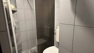 Asciugamani, sapone, carta igienica