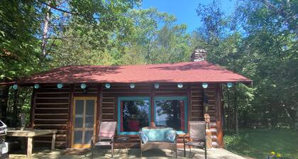 Small Log Cabin , Lake Michigan beachfront, Good Hart area
