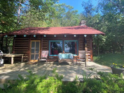  Small Log Cabin , Lake Michigan beachfront, Good Hart area