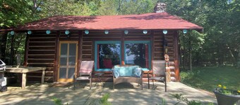 Small Log Cabin , Lake Michigan beachfront, Good Hart area