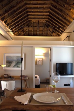 Puerta de la Ribera Suites