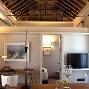 Puerta de la Ribera Suites