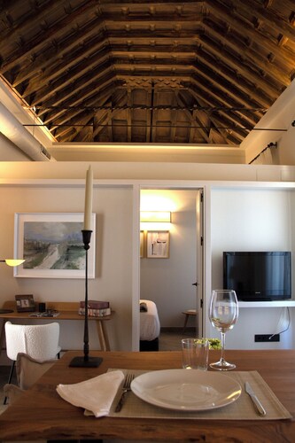 Puerta de la Ribera Suites