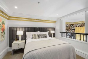 2 habitaciones, escritorio, tabla de planchar con plancha y wifi 