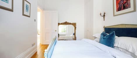 1 chambre, fer et planche à repasser, Wi-Fi, literie fournie