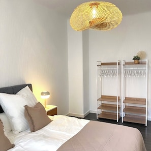 1 chambre, fer et planche à repasser, lit de bébé portatif, Wi-Fi