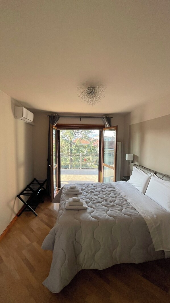 2 chambres, fer et planche à repasser, Wi-Fi, draps fournis