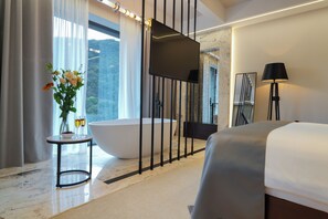 Caja de seguridad en la habitación y escritorio 