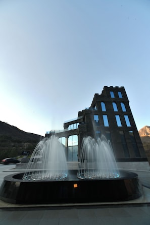 Fountain - Mounthree (Pambak)